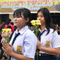 Kegiatan Prosesi Pradaksina & Pemandian Rupang Buddha Dalam Rangka Hari Tri Suci Waisak 2568 BE | SMP METTA MAITREYA